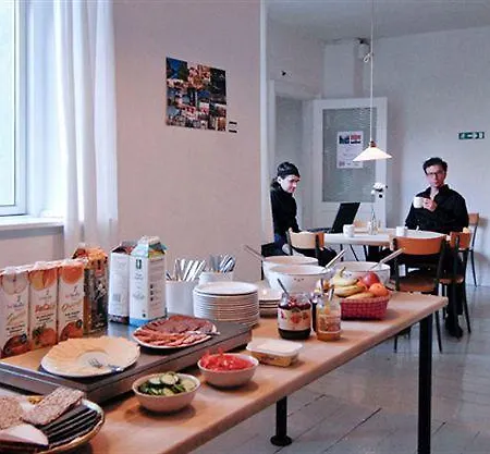 Hostel City Sleep-In Hostal *