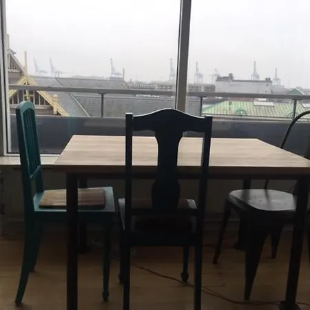 Hostel City Sleep-In *